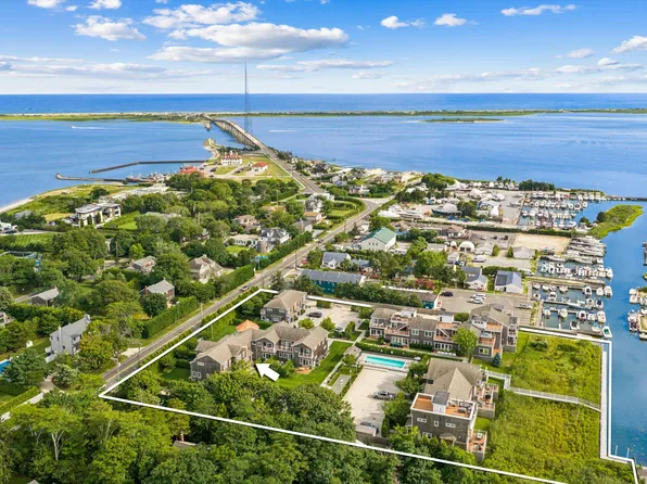 68 Foster Ave Unit 21, Hampton Bays, NY 11946