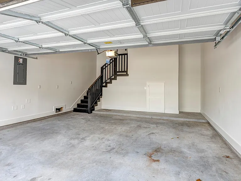 1304 W 23rd St — Photo 20