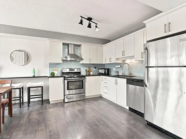 1522 King St E #403, Kitchener, ON N2G 2P1