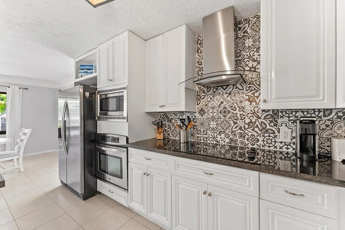 2 bed, 2.0 bath, 1681 sqft, $5,000 — Photo 3