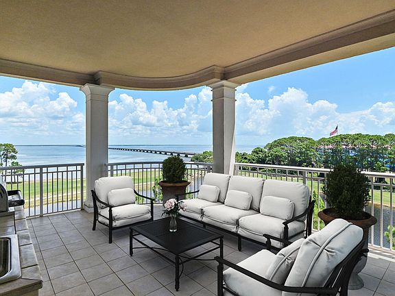 2nd image of 400 Kelly Plantation Dr Unit 604