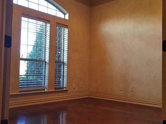 4th image of 1604 Tanglewood Dr