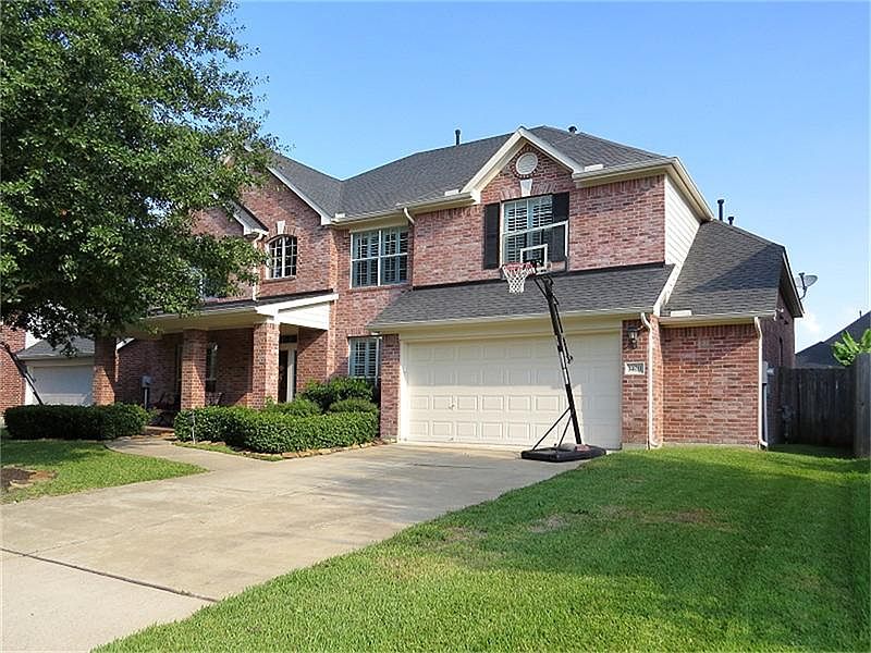 Beautiful David Weekley home in Coles Crossing!