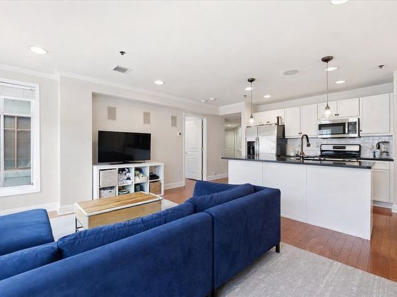 5th image of 1331 Grand St APT 507