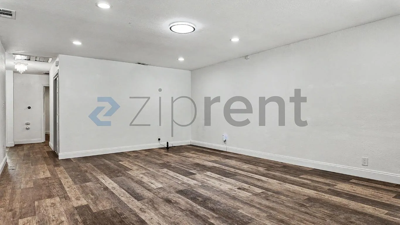 3 bed, 1240 sqft, $2,949 — Photo 3