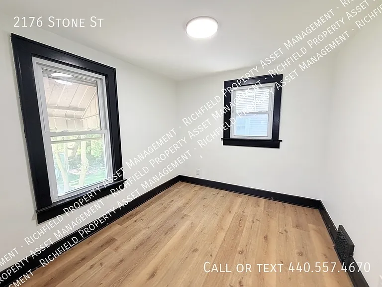 2176 Stone St — Photo 12