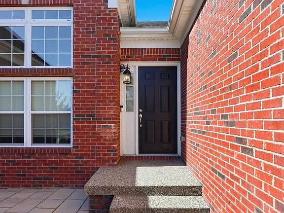4th image of 292 Somersly Pl