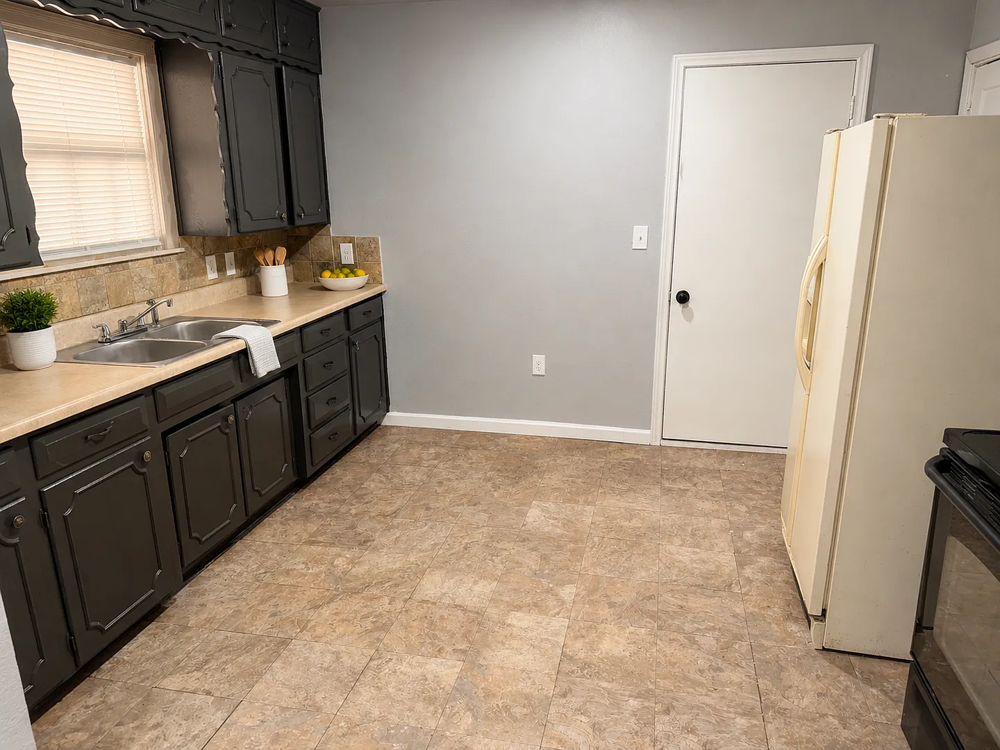 Single-Family Home In Handley. — Photo 3