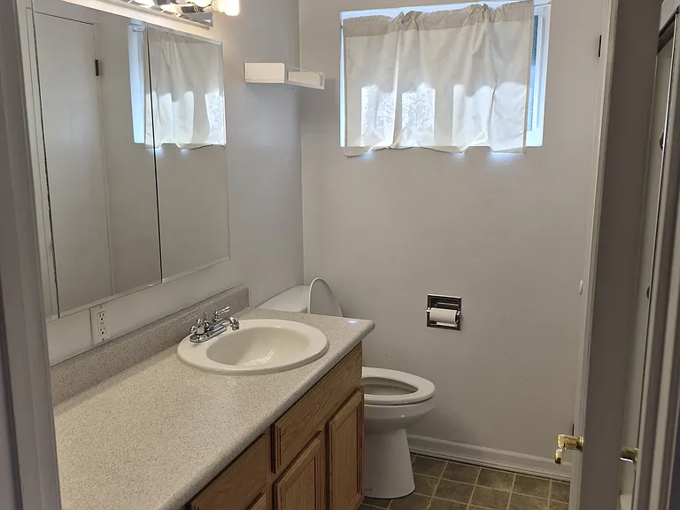 536 N Washington St — Photo 5