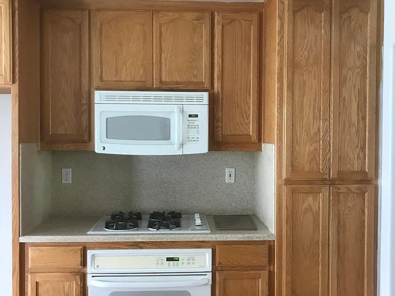 1068 Junction Dr — Photo 8
