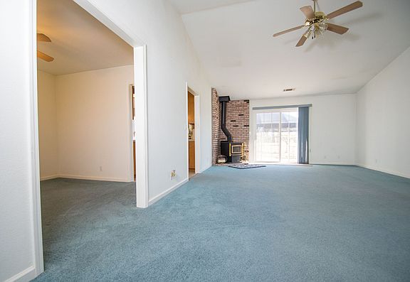 4th image of 8460 Sherwood Blvd