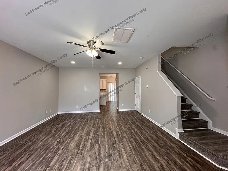 424 Alero Rd — Photo 2