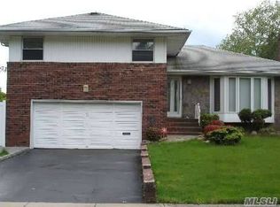 3 Dover Ln, Syosset, NY 11791