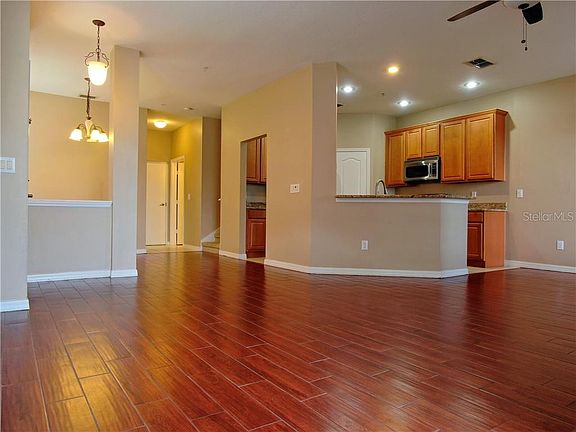 3rd image of 3231 Pine Oak Trl