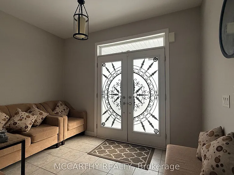 124 Johnson Dr — Photo 2