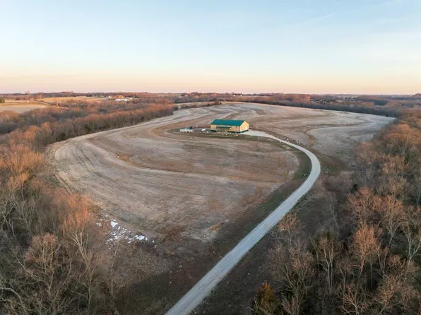 11426 110th St, Oskaloosa, KS 66066