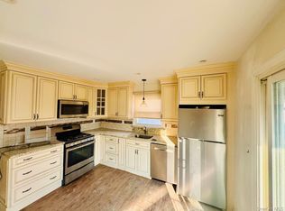 2 Royal St, Yonkers, NY 10704