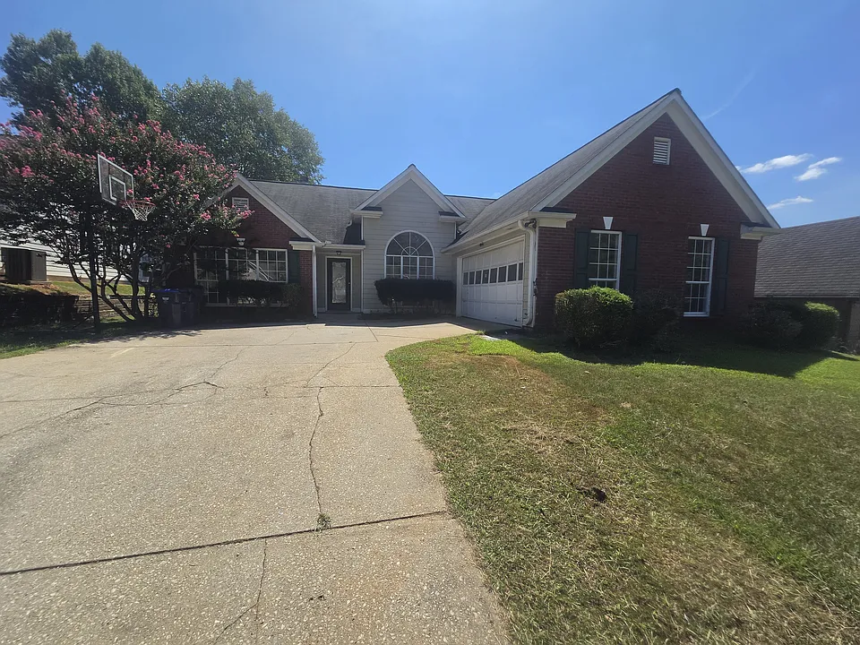 2860 Camelot Woods Dr