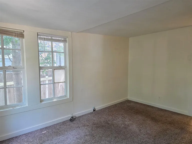 4613 Avenue G — Photo 13