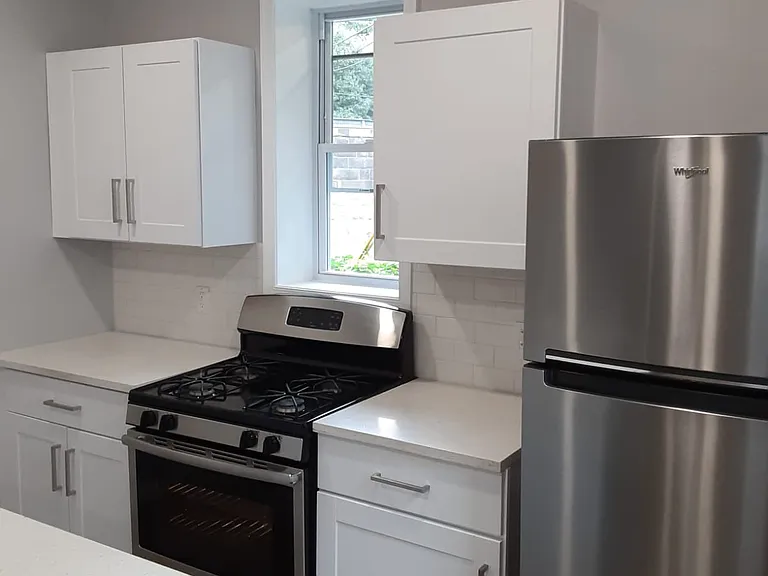 574 E Herman St — Photo 3