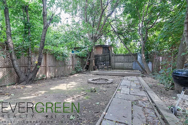 Rented by Evergreen Apartments BK | media 15