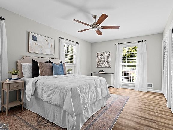 4th image of 2810 Wendy Ln