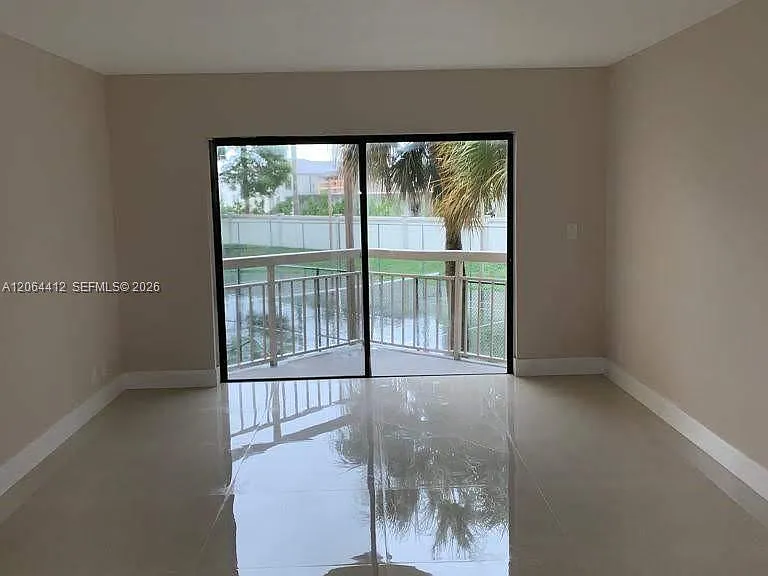 8290 Lake Dr #209 — Photo 7