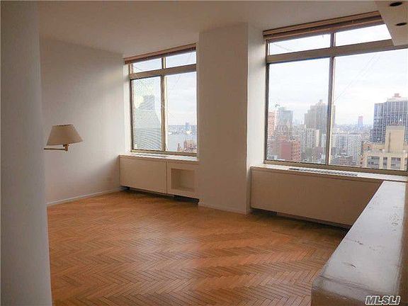 3rd image of 232-236 E 47th St Penthouse 1-F