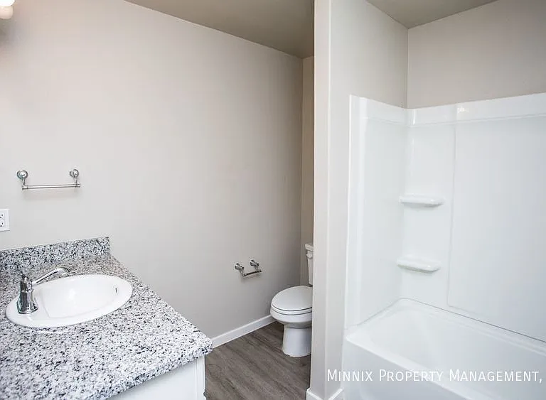 2035 Kenwood Ave — Photo 20