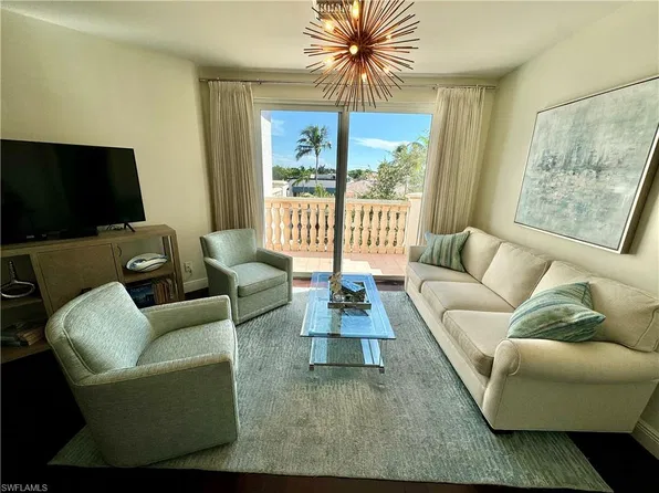 365 5th Ave S APT 303, Naples, FL 34102