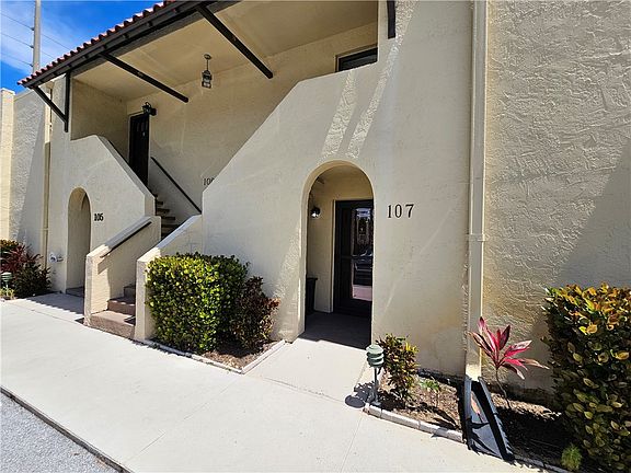2nd image of 835 18th St APT 107