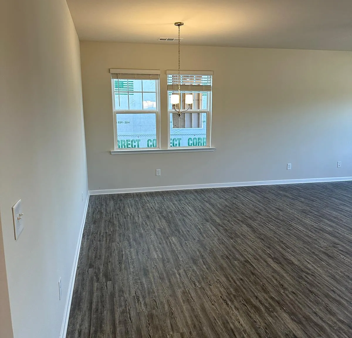 4 bed, 2.5 bath, 2087 sqft, $2,195 — Photo 2