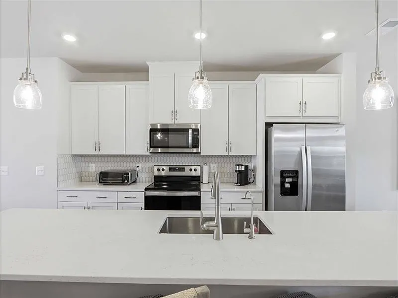 3 bed, 2148 sqft, $3,900 — Photo 4