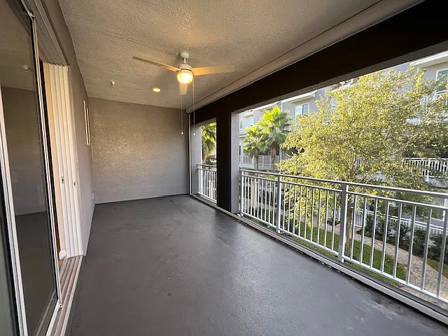 Balcony with retractable/motorized screens