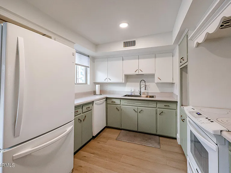 6824 E 2nd St #206 — Photo 10