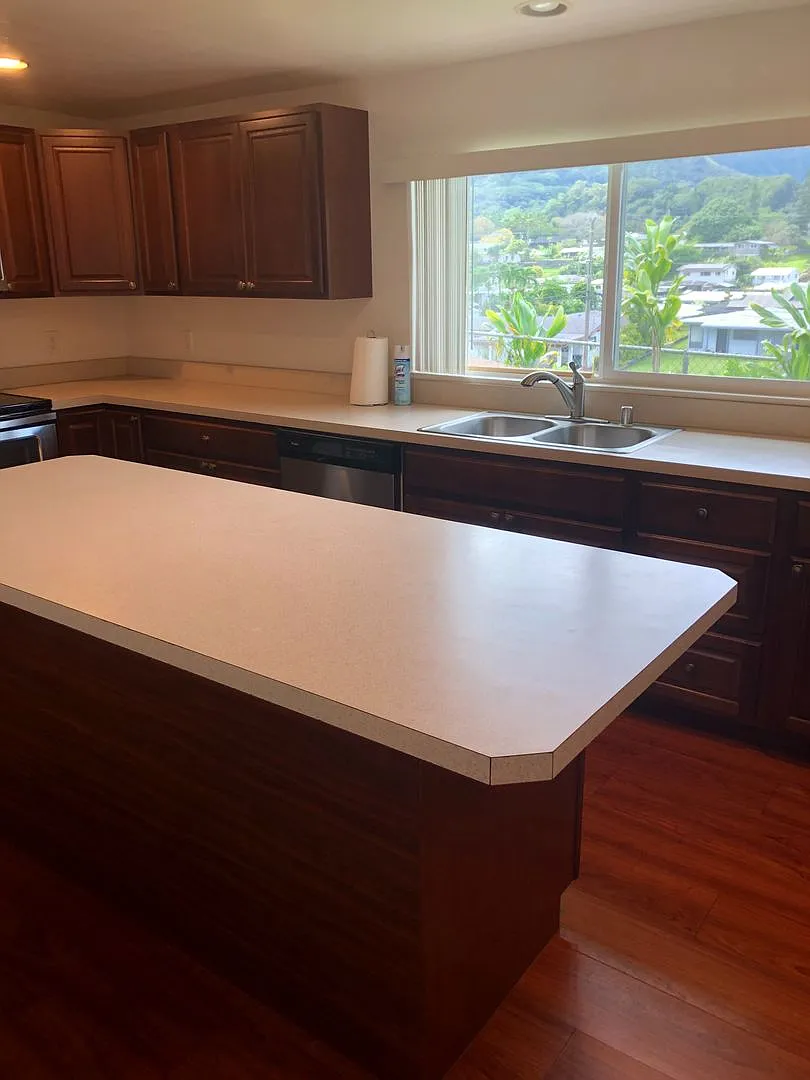 Large 3 bedroom 2 bath Duplex with Koolau and Kaneohe Valley Views — Photo 2
