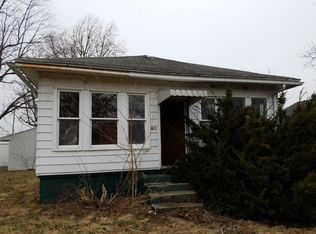 105 N Wilson St, Girard, IL 62640