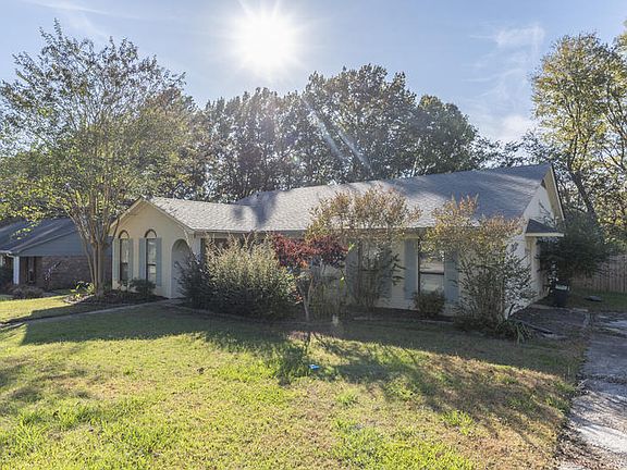 3rd image of 500 Briarwick Dr