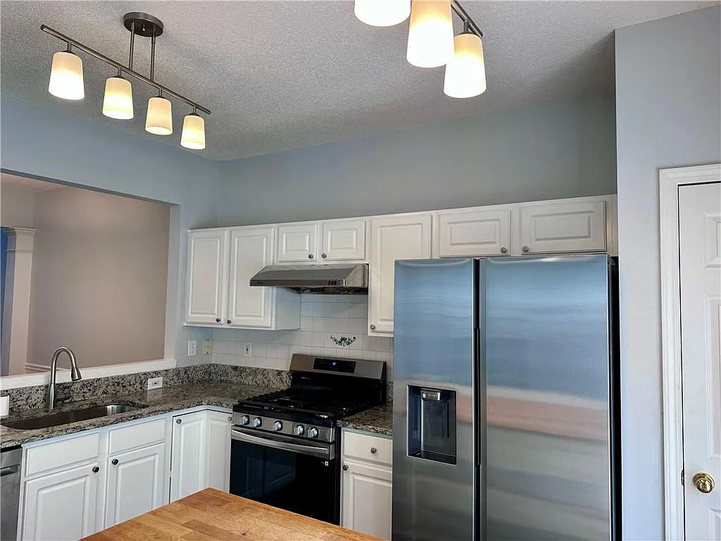 3 bed, 2.5 bath, 1616 sqft, $2,500 — Photo 4