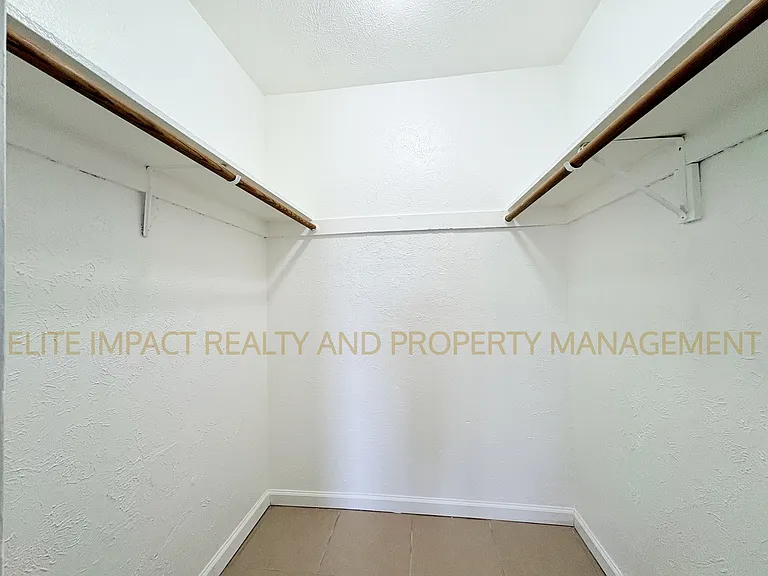1620 N Wilmot Rd — Photo 17