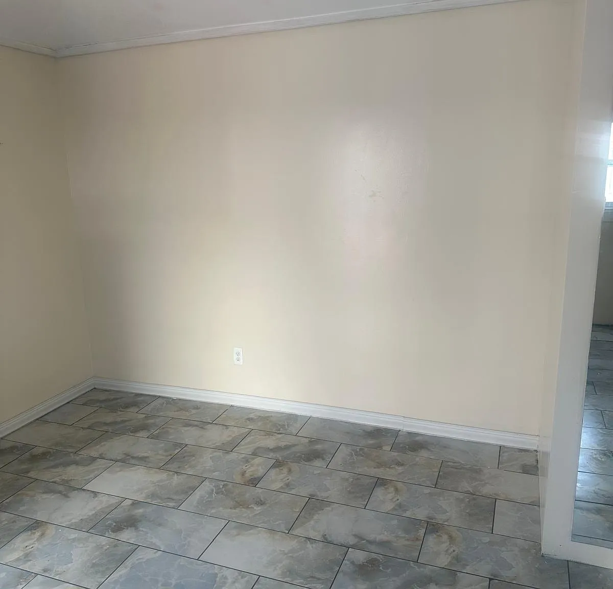 Studio, 1318 sqft, $1,500 — Photo 1
