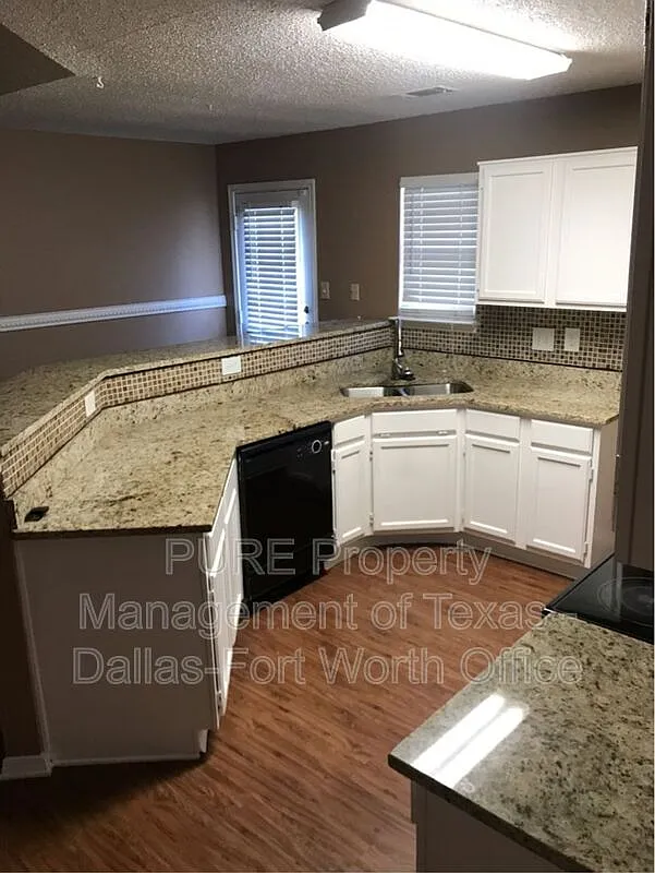 3 bed, 2.0 bath, 1578 sqft, $2,000 — Photo 4