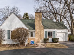 713 S Elmhurst Rd, Mount Prospect, IL 60056