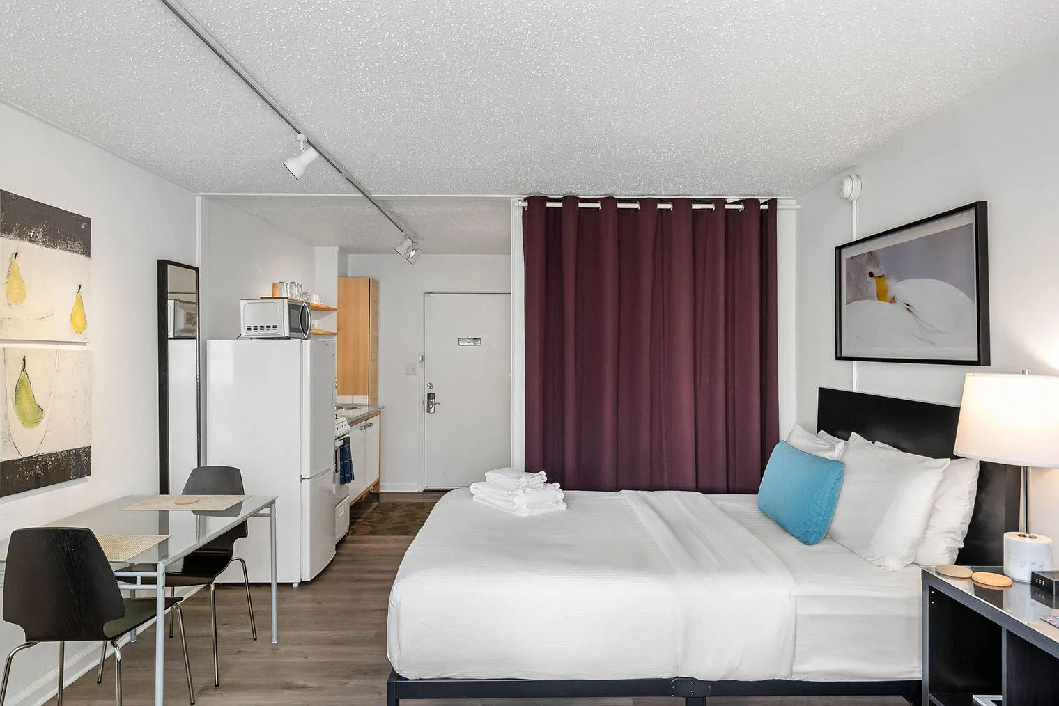 1 bed, 1.0 bath, 301 sqft, $2,673 — Photo 3