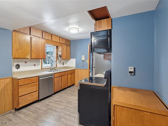 5th image of 204 Fay Ave