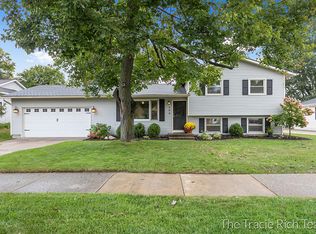 344 Kinross Dr NE, Rockford, MI