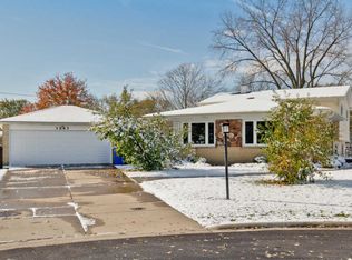 3243 Roder Ave, Glenview, IL 60025