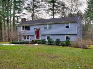 125 Craigie Cir, Carlisle, MA 01741
