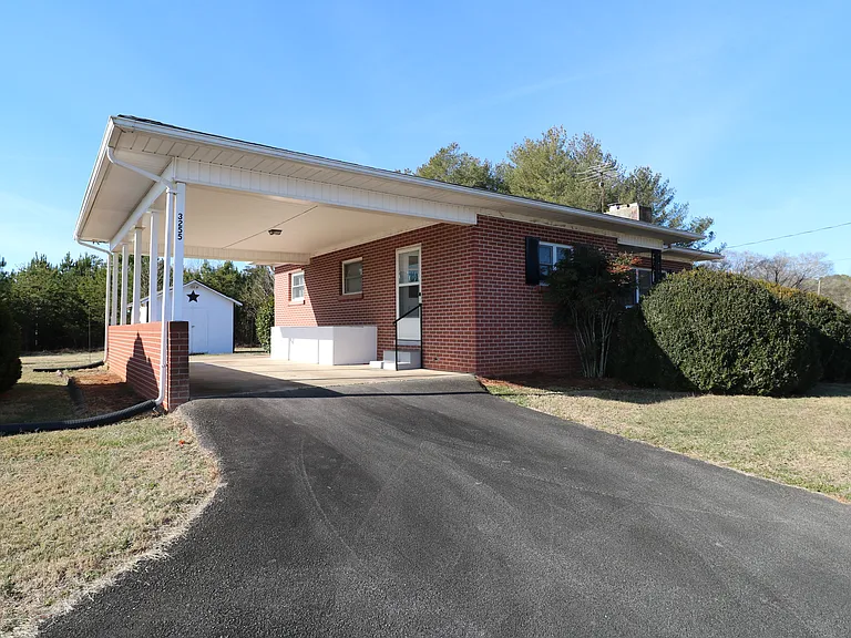 3255 Ararat Rd — Photo 2