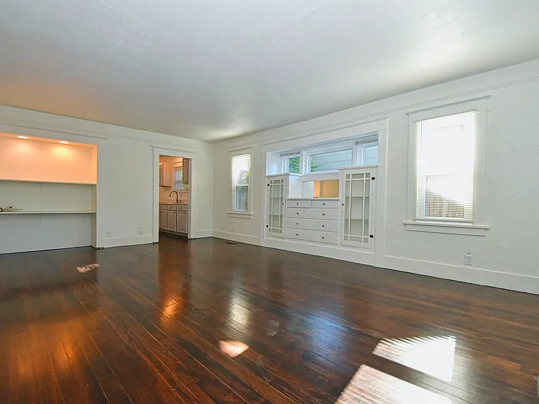 1136 E St — Photo 3